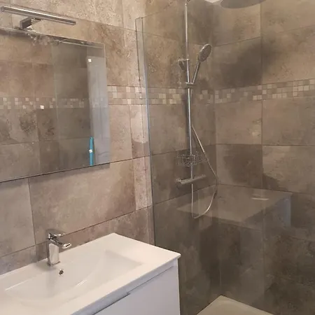 Appartement Toit Terrasse 2 Chambres *